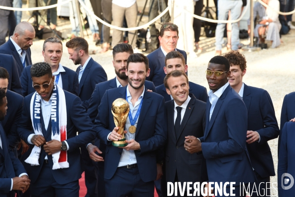 Emmanuel Macron reçoit l équipe de France de football