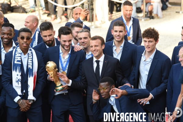 Emmanuel Macron reçoit l équipe de France de football