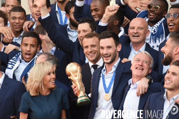 Emmanuel Macron reçoit l équipe de France de football