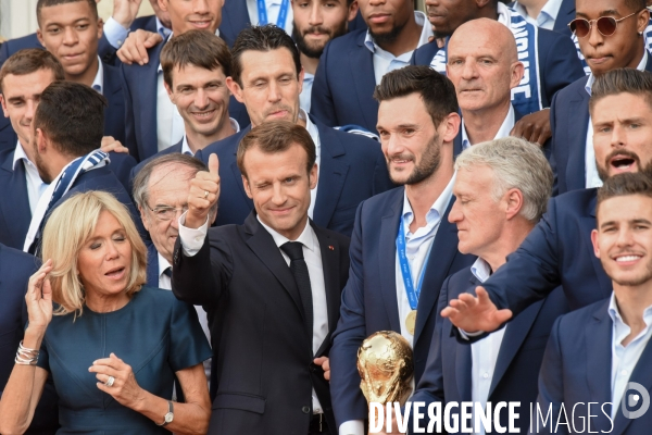 Emmanuel Macron reçoit l équipe de France de football