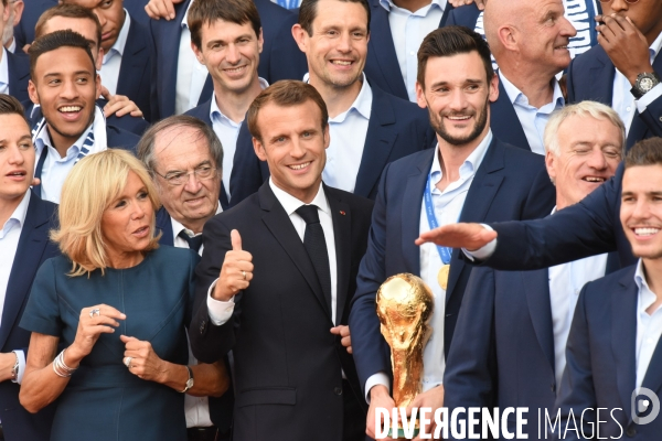 Emmanuel Macron reçoit l équipe de France de football