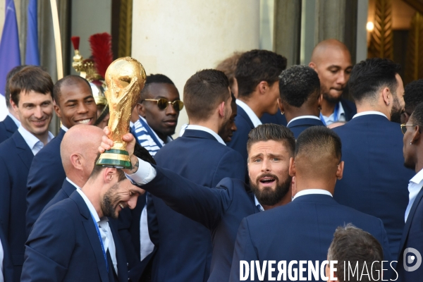 Emmanuel Macron reçoit l équipe de France de football