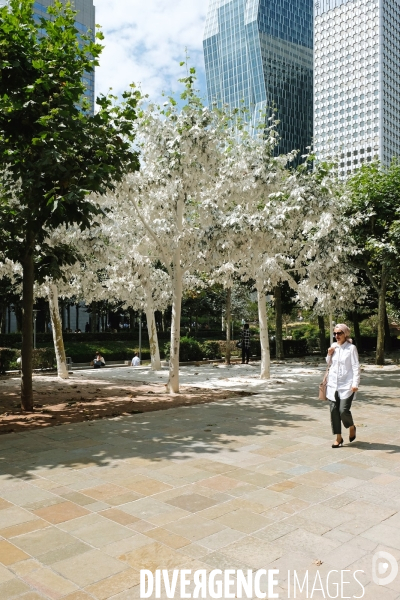 A l occasion de ses 60 ans, la Défense propose un parcours artistique sur l  esplanade.