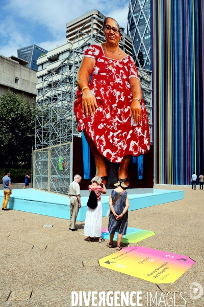 A l occasion de ses 60 ans, la Défense propose un parcours artistique sur l  esplanade.