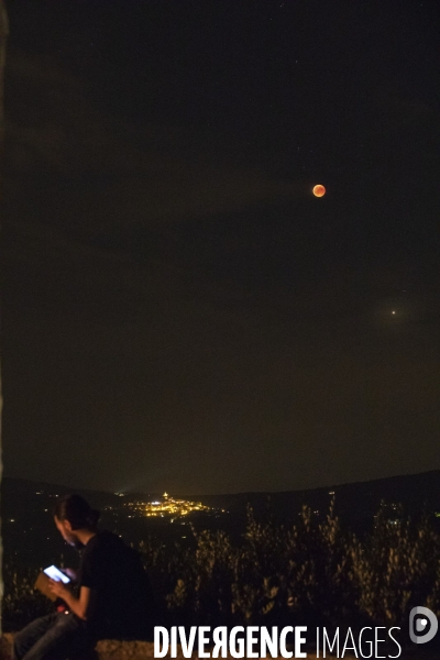 Dans l ombre de la Lune.