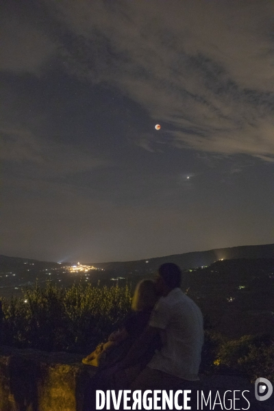 Dans l ombre de la Lune.