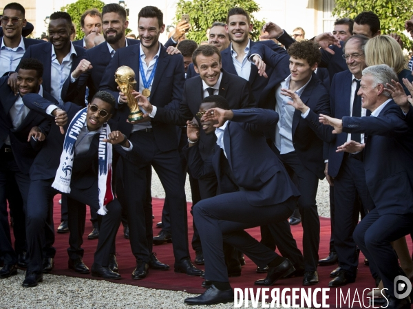 L équipe de France de football reçue à l Elysée par Emmanuel MACRON.