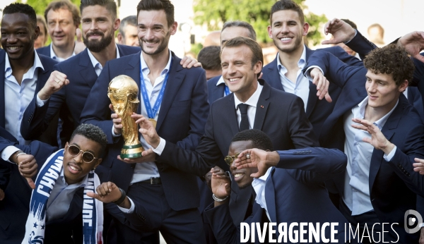 L équipe de France de football reçue à l Elysée par Emmanuel MACRON.