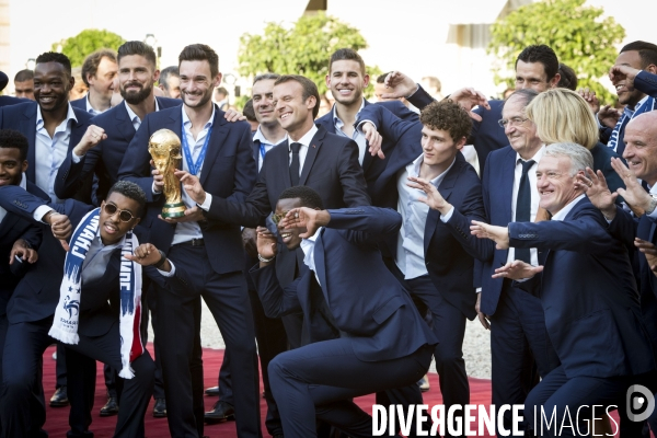 L équipe de France de football reçue à l Elysée par Emmanuel MACRON.