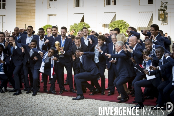 L équipe de France de football reçue à l Elysée par Emmanuel MACRON.