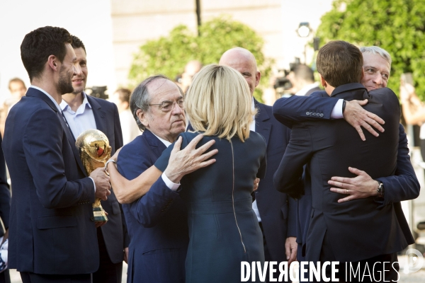 L équipe de France de football reçue à l Elysée par Emmanuel MACRON.