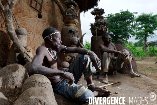 Les charlatans TAMBERMA du Pays KOUTAMMAKOU au Togo