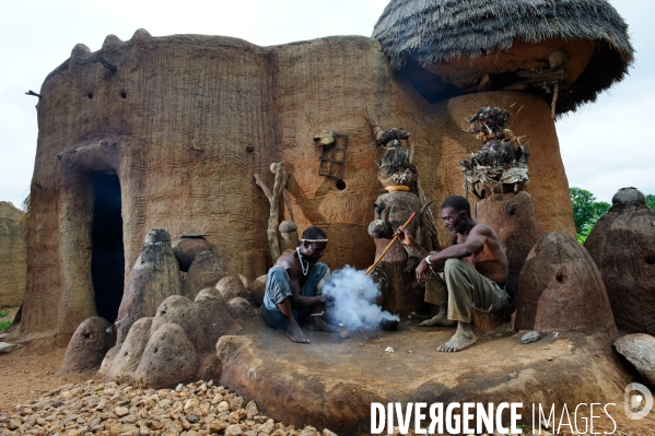 Les charlatans TAMBERMA du Pays KOUTAMMAKOU au Togo