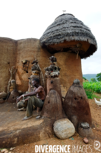 Les charlatans TAMBERMA du Pays KOUTAMMAKOU au Togo