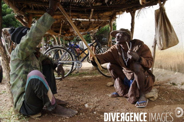 Les charlatans TAMBERMA du Pays KOUTAMMAKOU au Togo