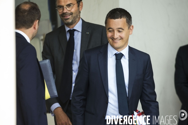 Sortie du conseil des ministres.