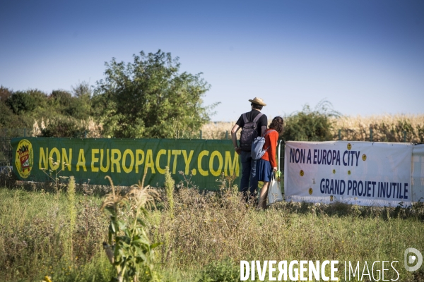 Mobilisation contre le projet de megacomplexe de commerces et de loisirs Europacity.