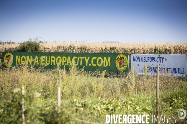 Mobilisation contre le projet de megacomplexe de commerces et de loisirs Europacity.