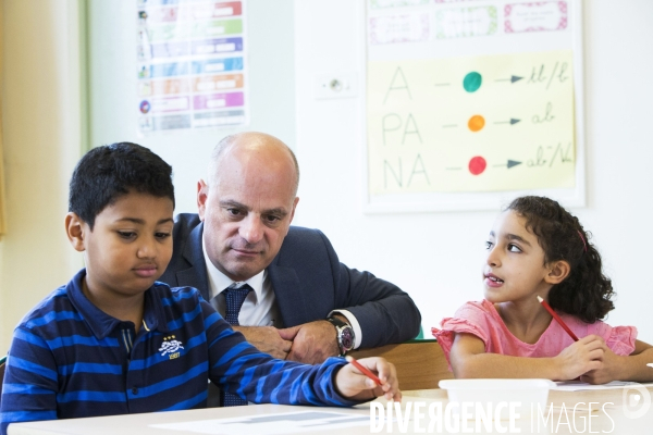 Le ministre de l éducation nationale Jean-Michel BLANQUER à l école élémentaire Pascal de Poissy.