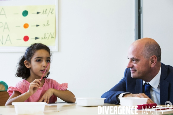 Le ministre de l éducation nationale Jean-Michel BLANQUER à l école élémentaire Pascal de Poissy.