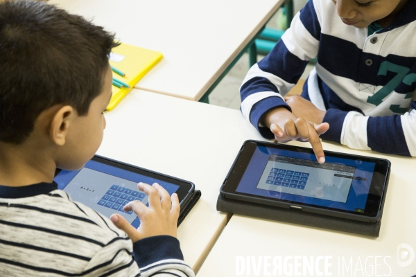 Le ministre de l éducation nationale Jean-Michel BLANQUER à l école élémentaire Pascal de Poissy.