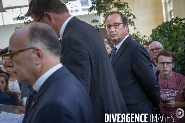 François Hollande et Bernard Cazeneuve à Cherbourg