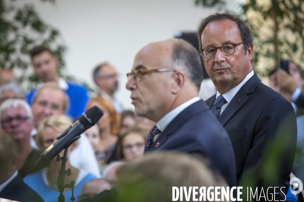 François Hollande et Bernard Cazeneuve à Cherbourg