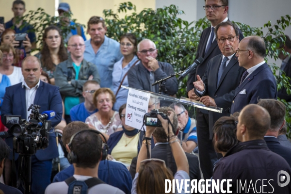 François Hollande et Bernard Cazeneuve à Cherbourg