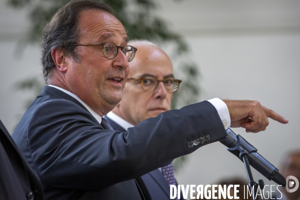 François Hollande et Bernard Cazeneuve à Cherbourg