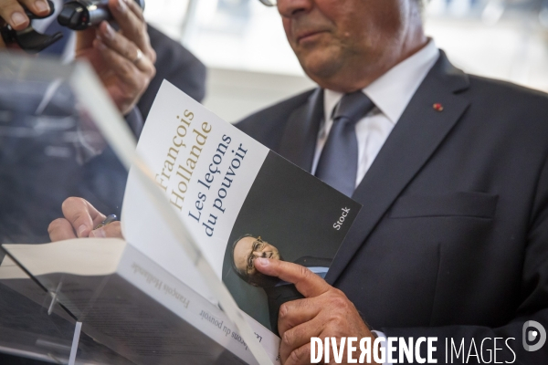 François Hollande et Bernard Cazeneuve à Cherbourg