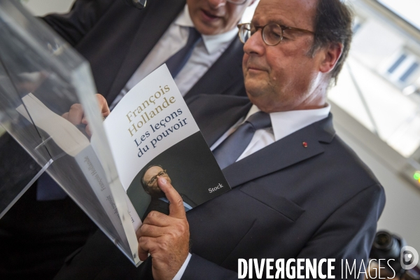 François Hollande et Bernard Cazeneuve à Cherbourg