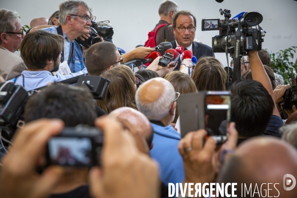 François Hollande et Bernard Cazeneuve à Cherbourg