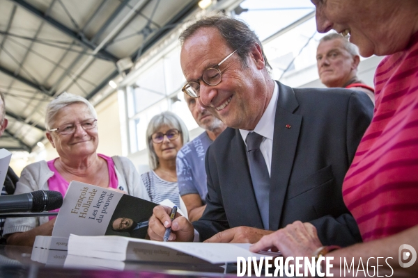 François Hollande et Bernard Cazeneuve à Cherbourg