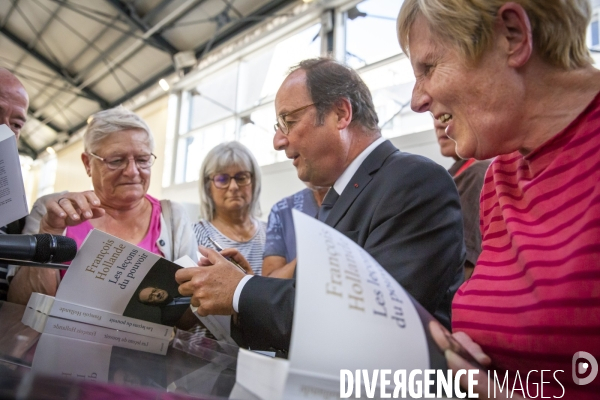 François Hollande et Bernard Cazeneuve à Cherbourg