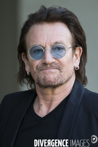 Le chanteur BONO reçu à l Elysée.