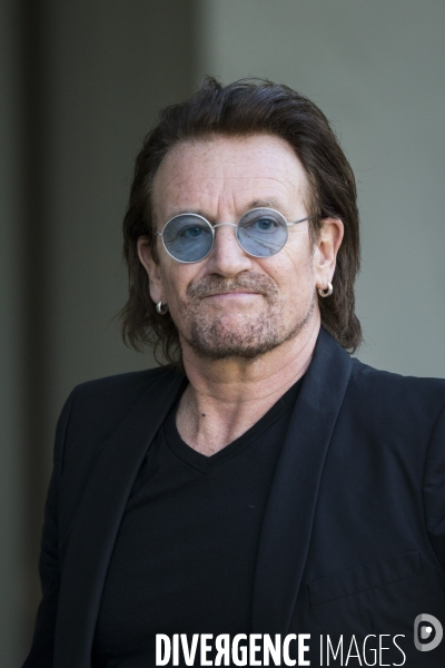 Le chanteur BONO reçu à l Elysée.