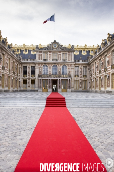 NARUHITO reçu par Emmanuel MACRON au Château de Versailles.