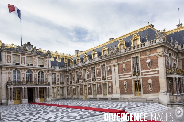 NARUHITO reçu par Emmanuel MACRON au Château de Versailles.