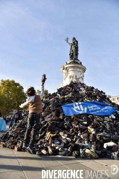 24 ème Pyramide de chaussures Handicap International.