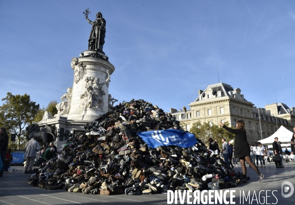 24 ème Pyramide de chaussures Handicap International.