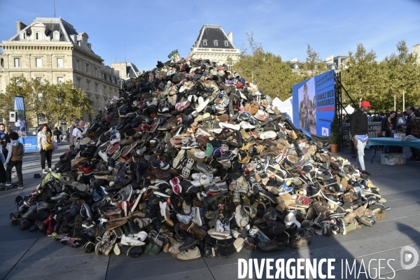 24 ème Pyramide de chaussures Handicap International.