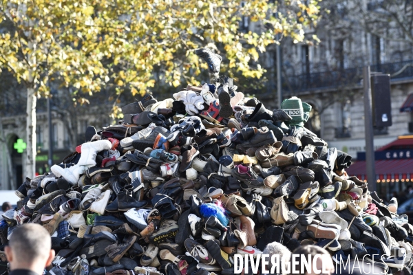 24 ème Pyramide de chaussures Handicap International.