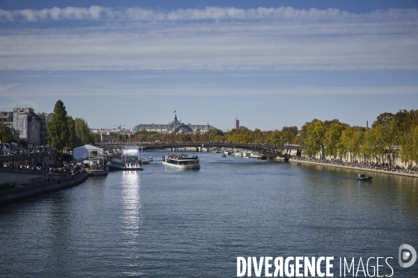 Défilé l oreal  paris: showtime on the seine!