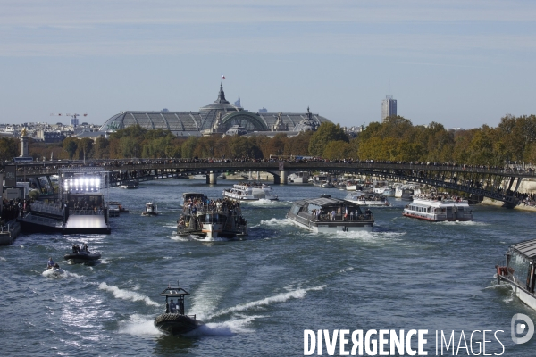 Défilé l oreal  paris: showtime on the seine!