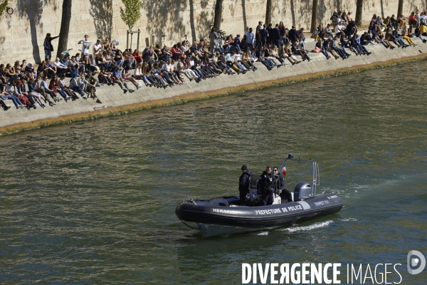 Défilé l oreal  paris: showtime on the seine!