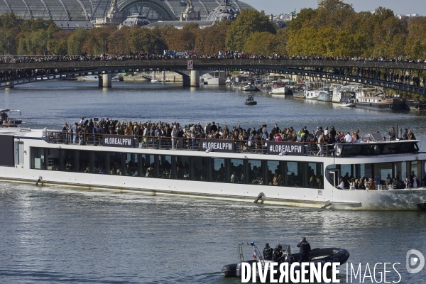 Défilé l oreal  paris: showtime on the seine!