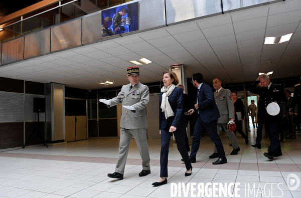 Déplacement de Florence Parly et Mounir Mahjoubi à la Direction interarmées des réseaux d infrastructure et des systèmes d information de la défense