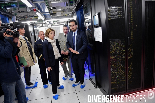 Déplacement de Florence Parly et Mounir Mahjoubi à la Direction interarmées des réseaux d infrastructure et des systèmes d information de la défense