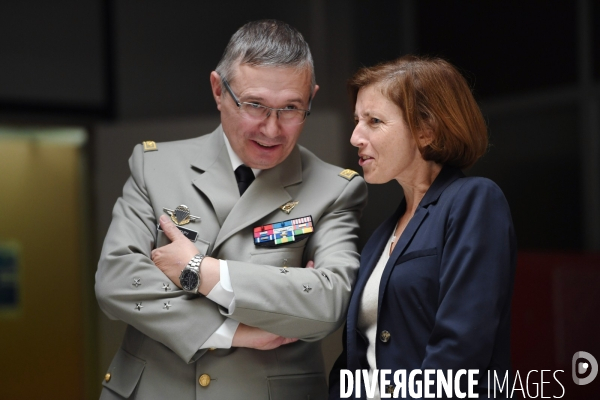 Déplacement de Florence Parly et Mounir Mahjoubi à la Direction interarmées des réseaux d infrastructure et des systèmes d information de la défense