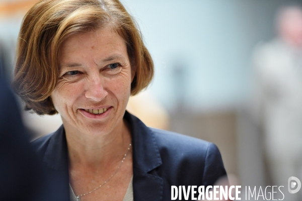 Déplacement de Florence Parly et Mounir Mahjoubi à la Direction interarmées des réseaux d infrastructure et des systèmes d information de la défense